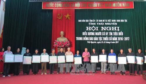 Biểu dương người có uy tín tiêu biểu trong đồng bào dân tộc thiểu số 